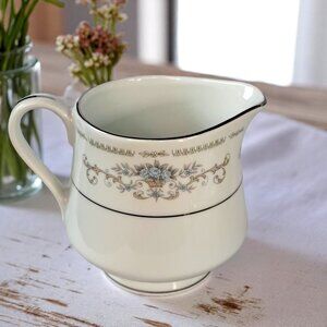 Diane CREAMER by Wade Japan Fine Porcelain China MINT Condition.
